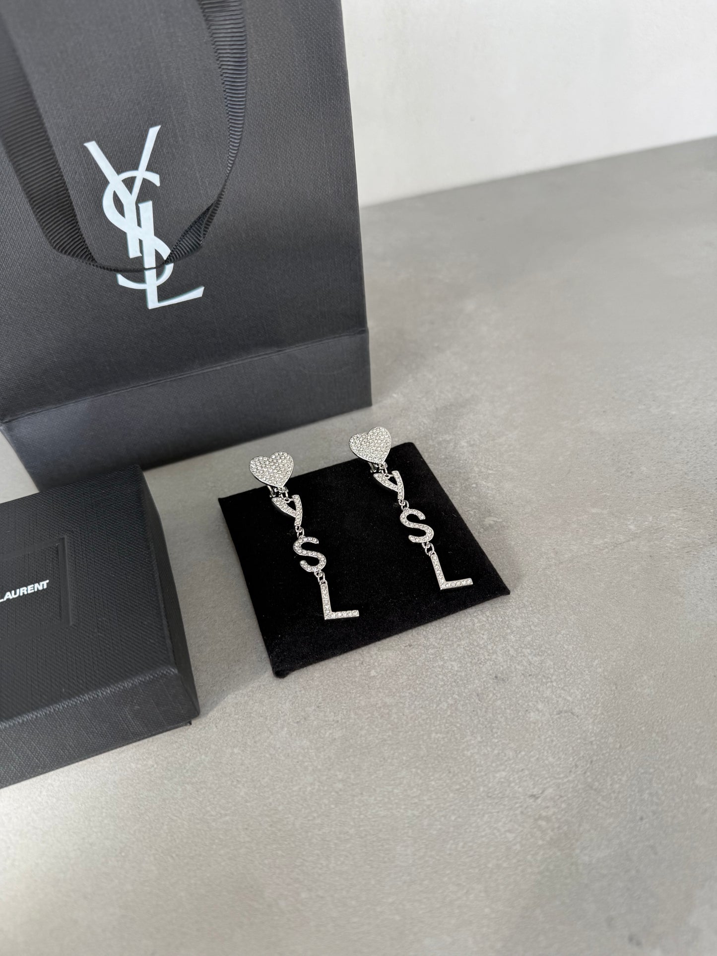 Aretes YSL logo pequeño