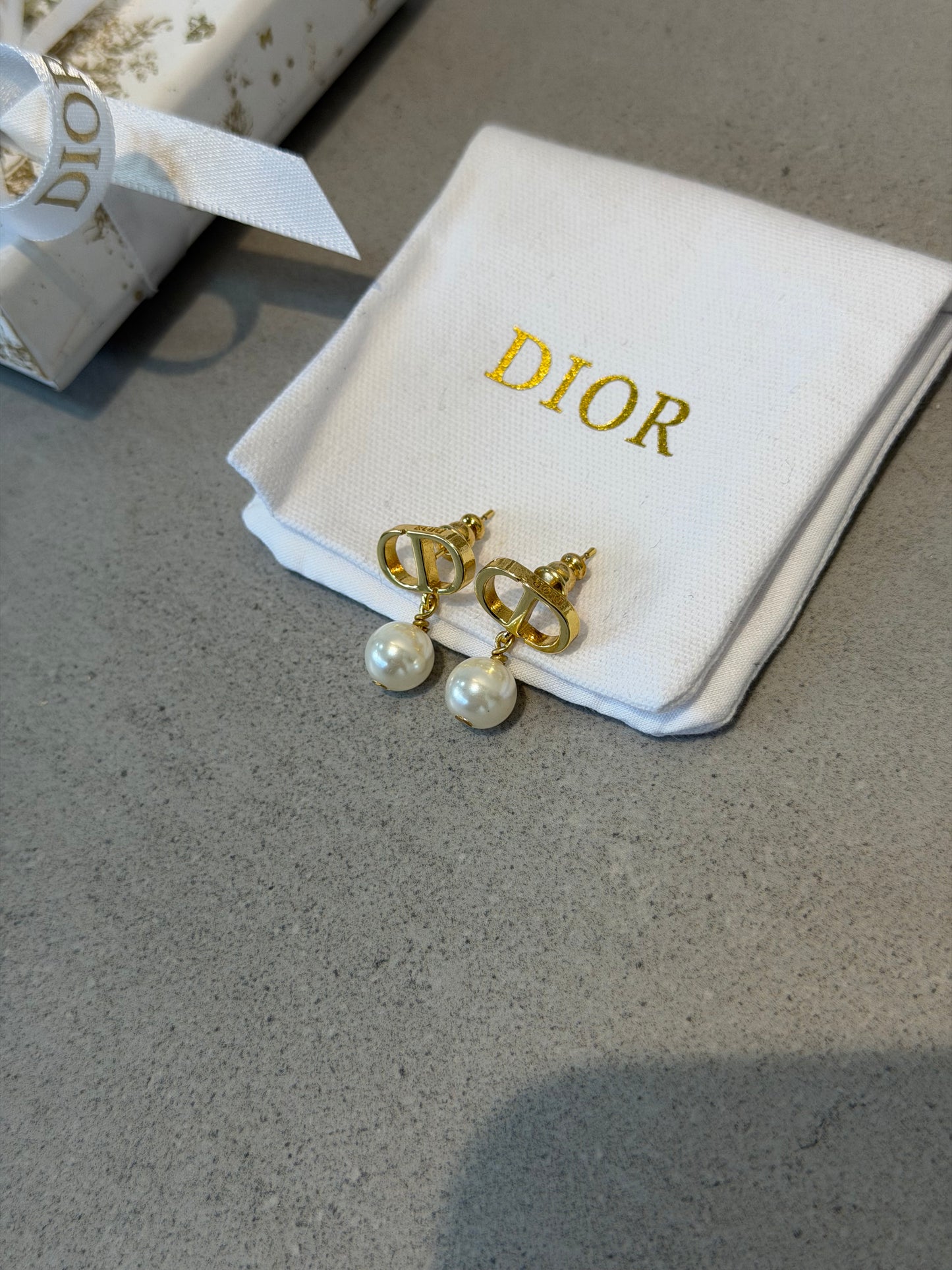 Aretes CD Insignia Perla