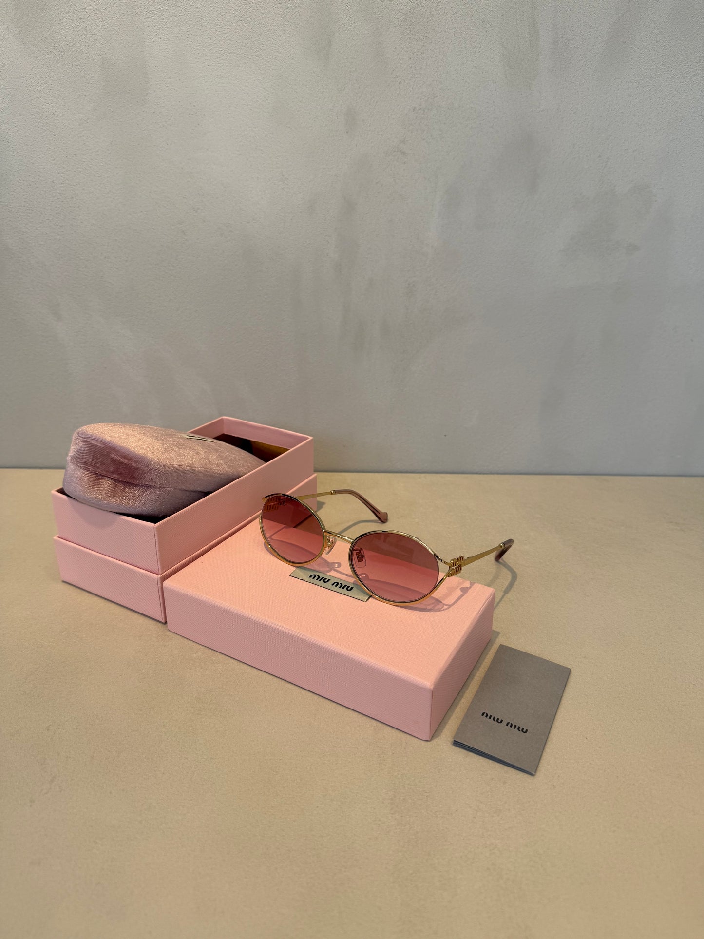 Gafas de Sol Miumiu pink oval