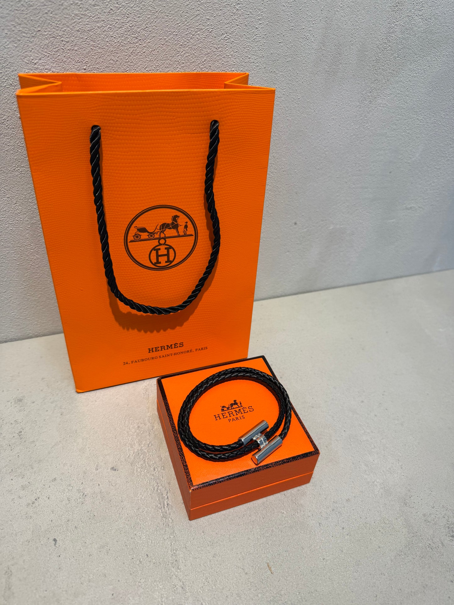 Pulsera HER negra y plata -5267