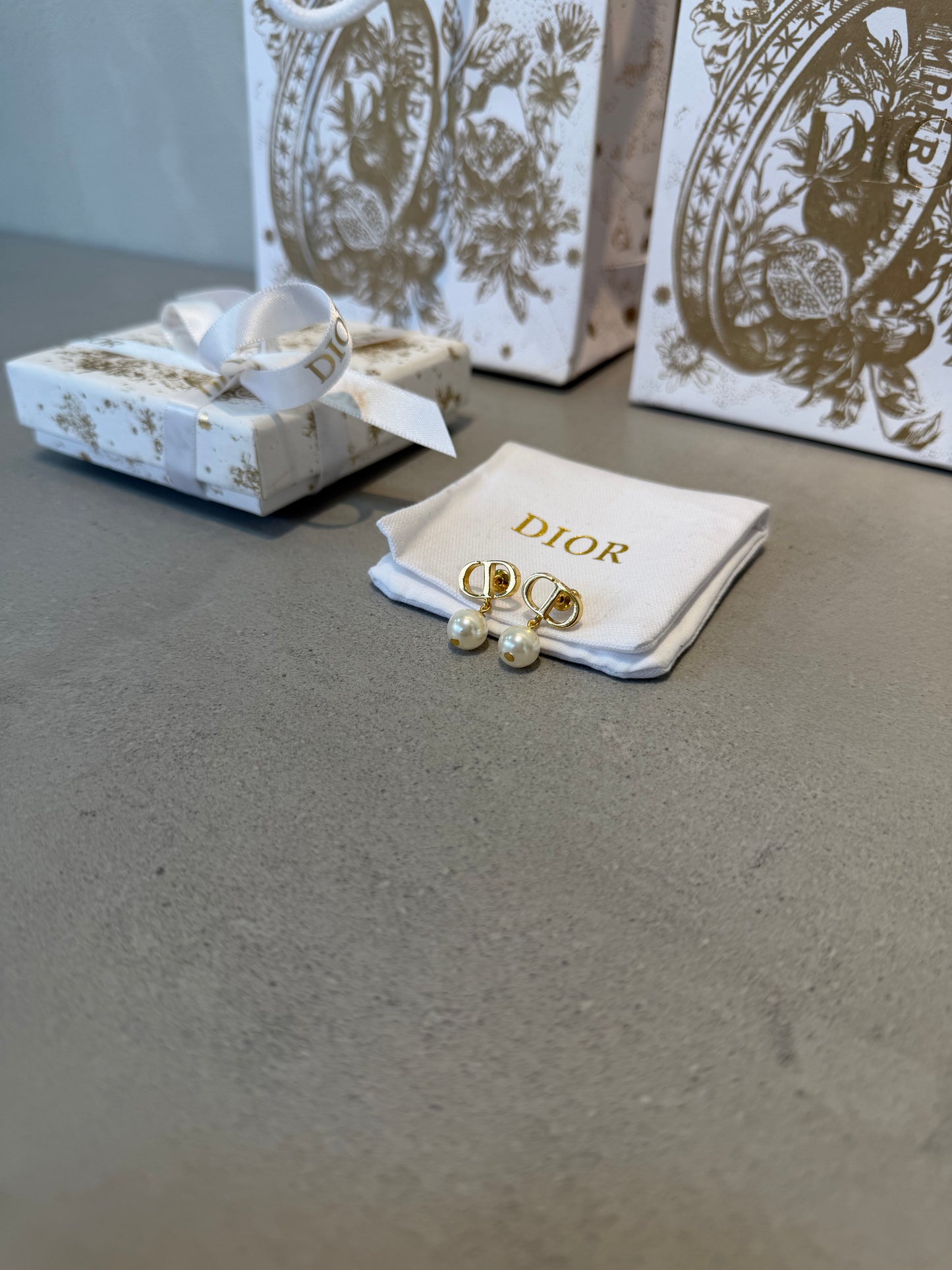 Aretes CD Insignia Perla