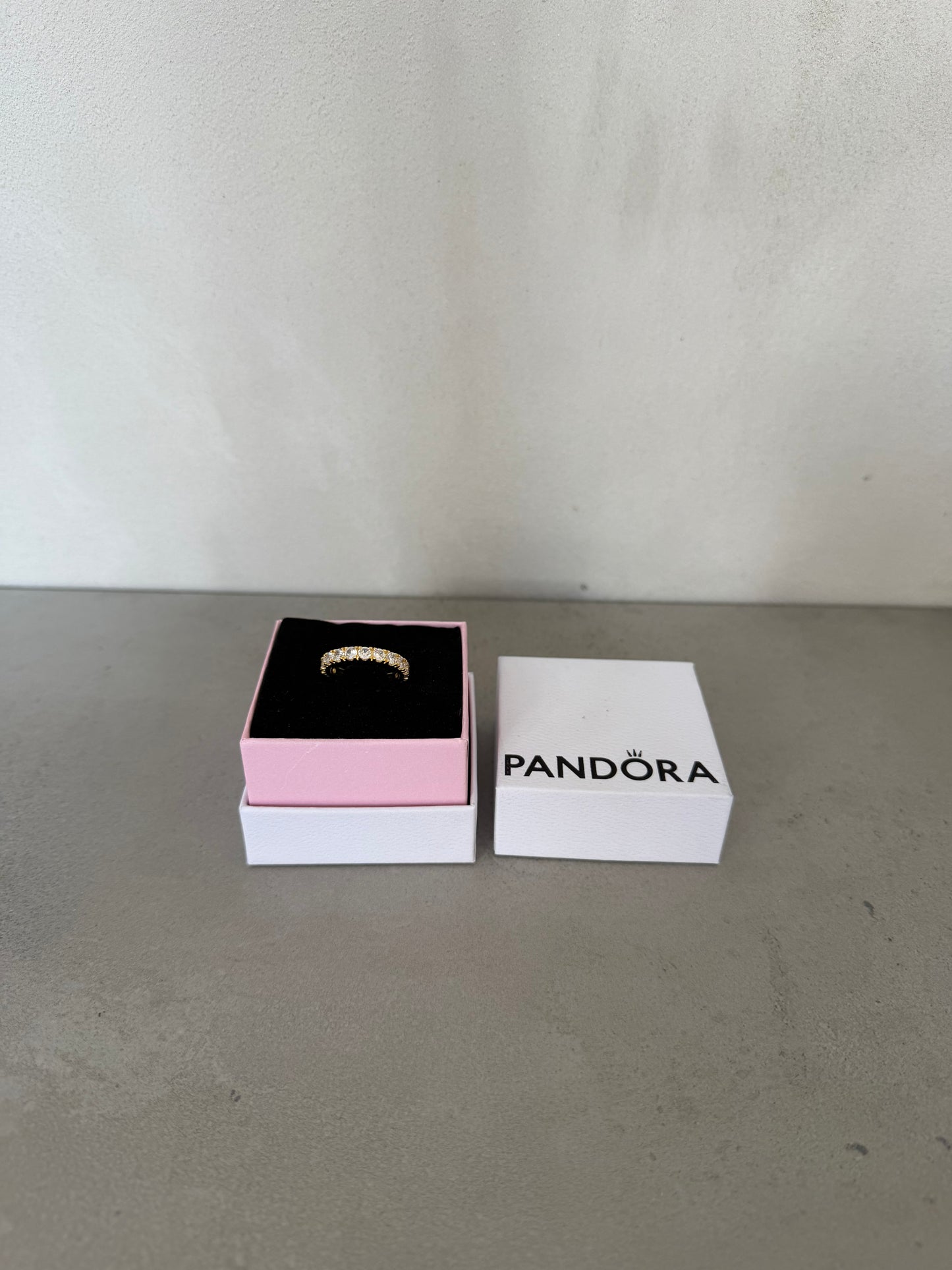 Anillo PAND dorado con zirconias grueso -5256
