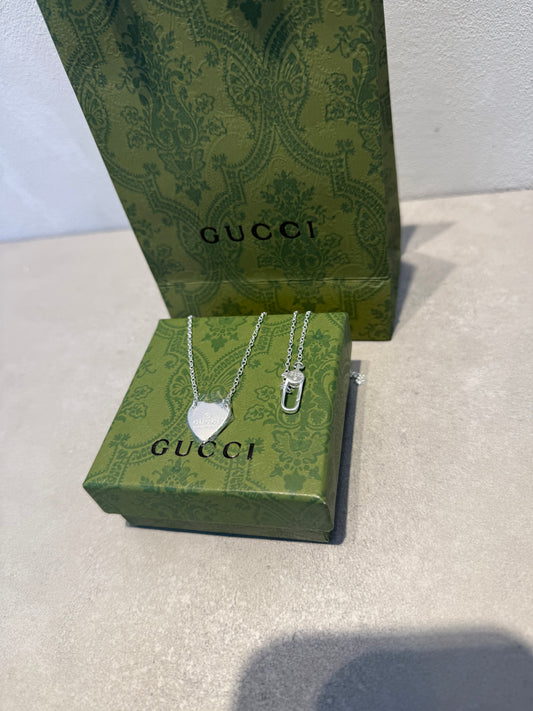 Collar GG corazón plateado- 5394