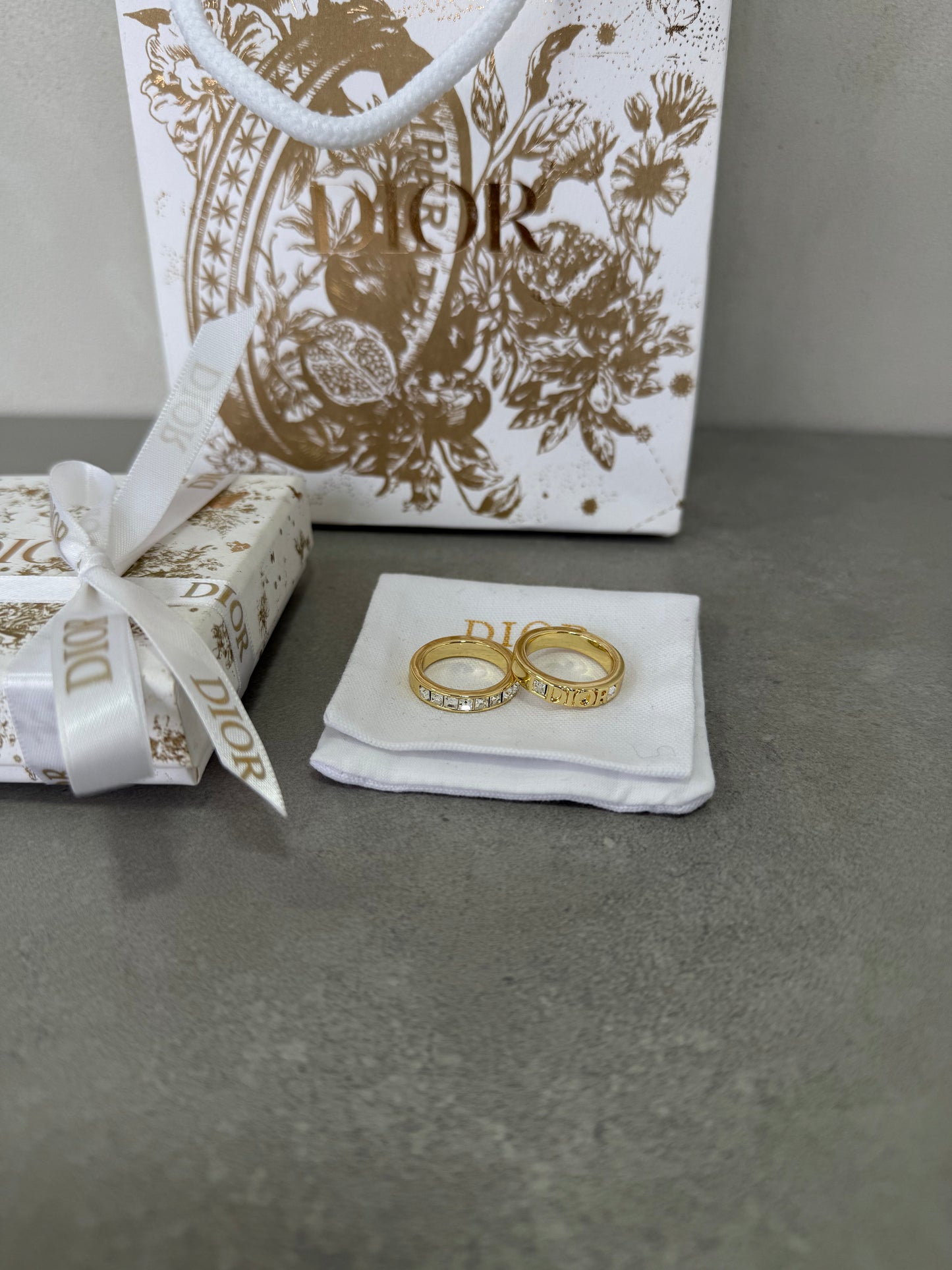 Anillos CD dorado y diamante TALLA PENDIENTE