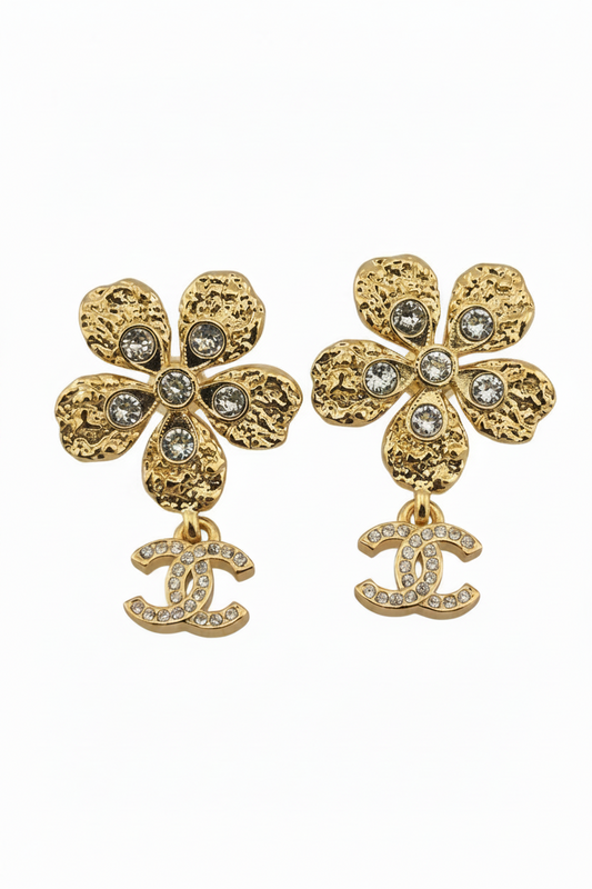 Aretes CC flor y logo colgante 5642
