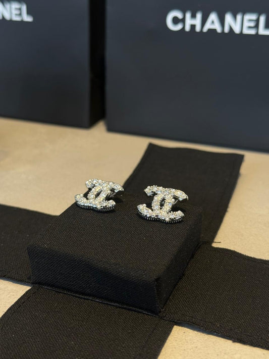 Aretes CC plateados con perla y diamantes 5645