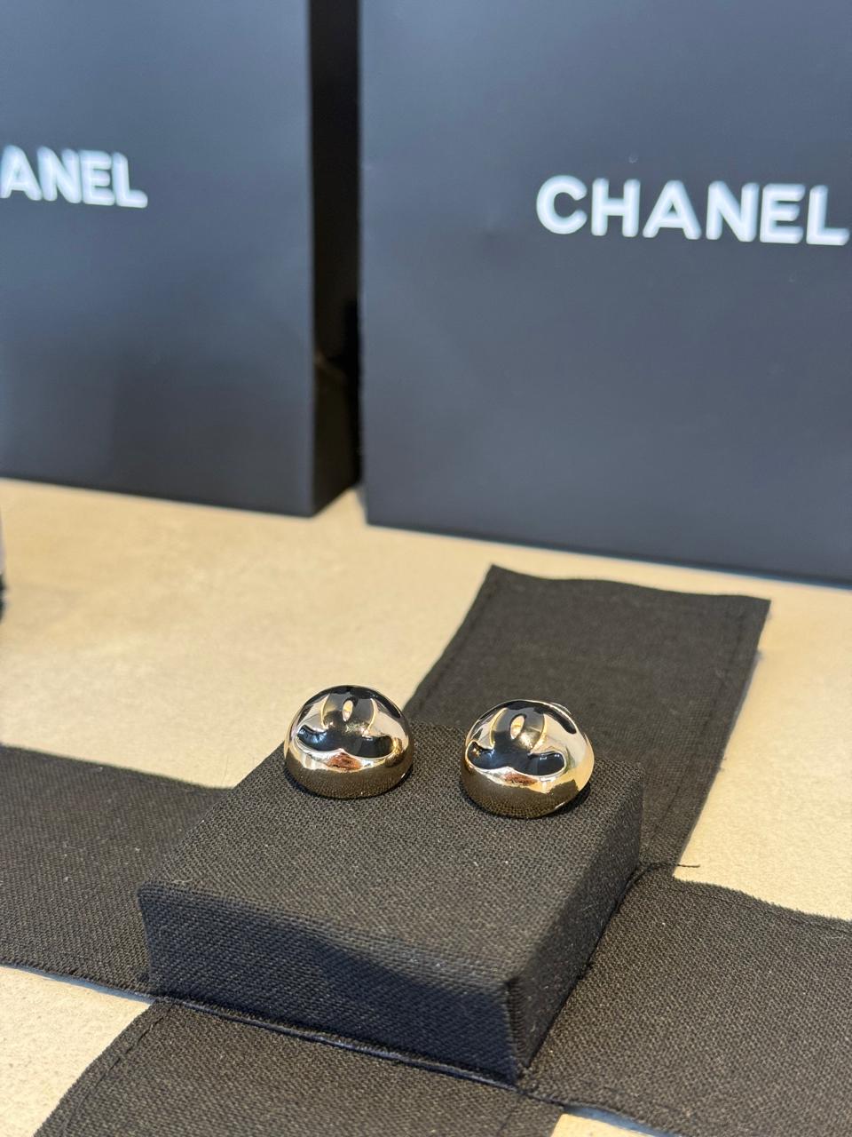 Aretes CC logo negro 5641
