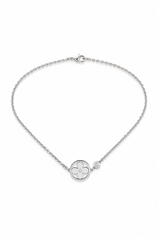 Collar LV Logo Plateado – Minimalismo con Distinción -5206